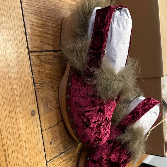 Mou Women's Velvet clogs in Deep Red - Picture 2 of 7